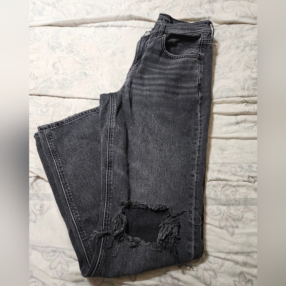 Women Amererican Eagle Black Destroyed Knee Bootcut Jeans!
